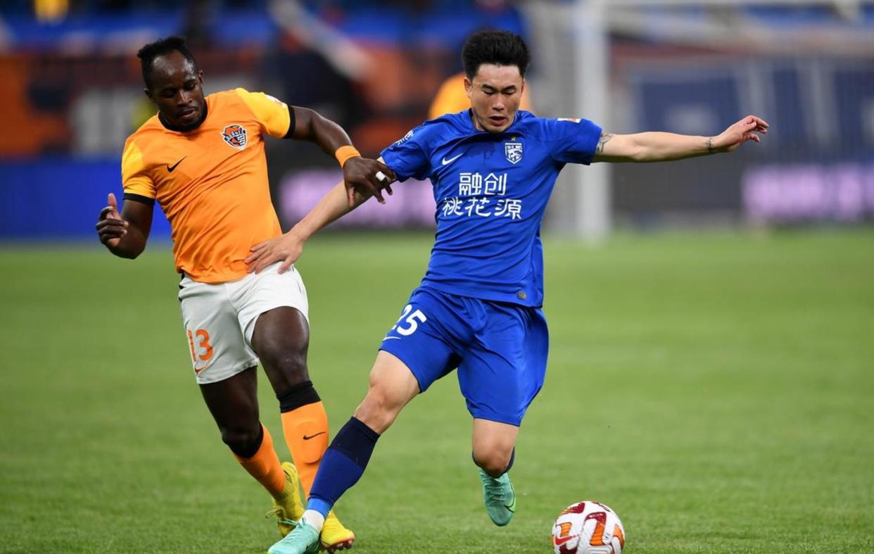 英雄联盟官网-武汉三镇训练开放日，窗口期调整名单引欢呼，意甲在即，阵容厚度经受考验的简单介绍