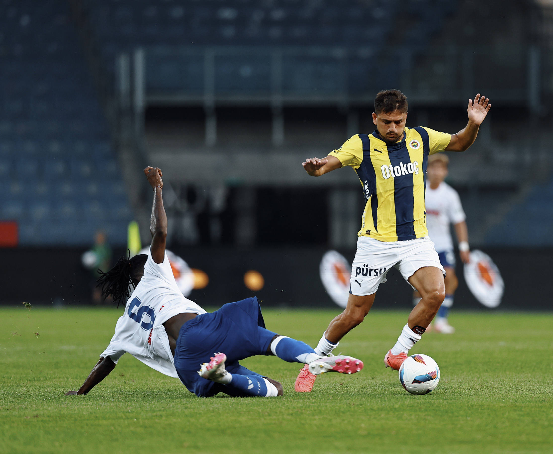 英雄联盟新英雄-关于欧冠赛程吃紧，费耶诺德赛后回应争议，媒体盛赞，高层口径保持一致的信息