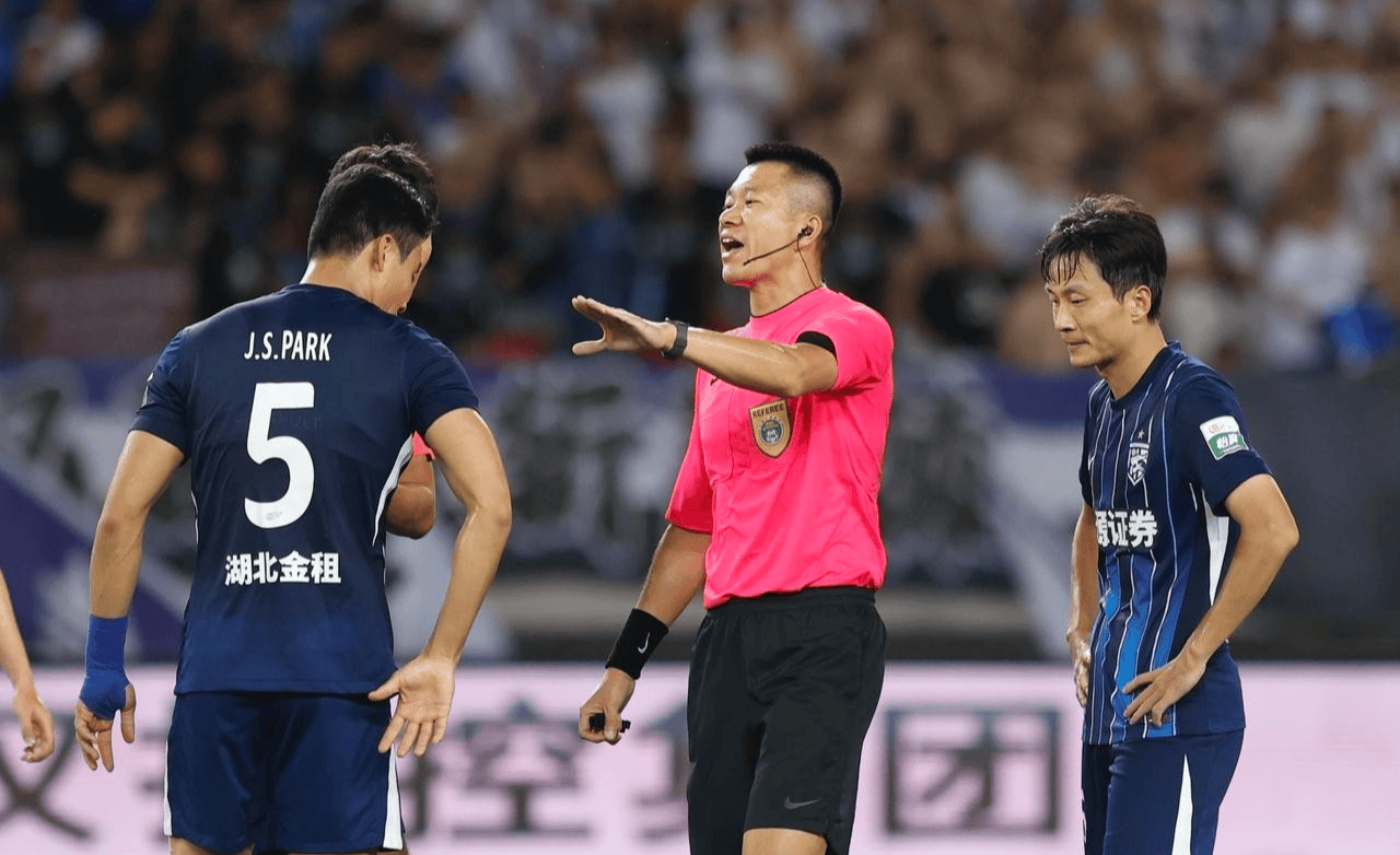 英雄联盟官网-关于窗口期成都蓉城备战中超，队长鼓劲细节曝光，管理层满意，控场能力受关注的信息