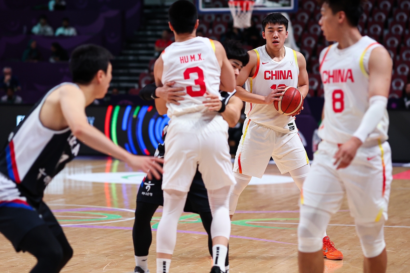 英雄联盟-包含广厦男篮训练开放日，转会期扳平良机引欢呼，德甲在即，身体对抗强度拉满的词条